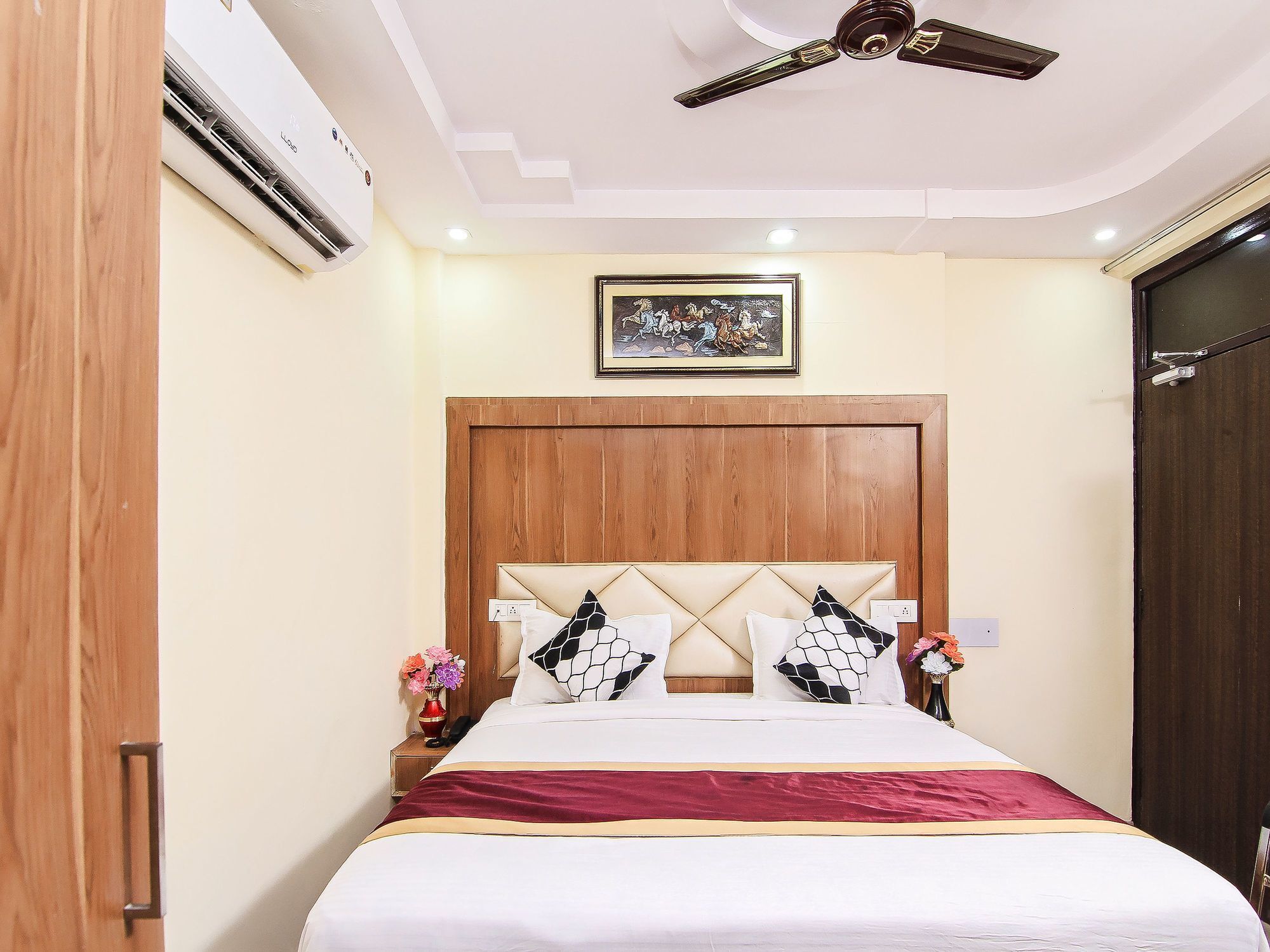 Super Hotel O Charbagh Formerly Khalsa Inn ลัคเนา ภายนอก รูปภาพ